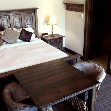 Rustic Creek Ranch Resort At North Jellystone Park Берлесон Экстерьер фото