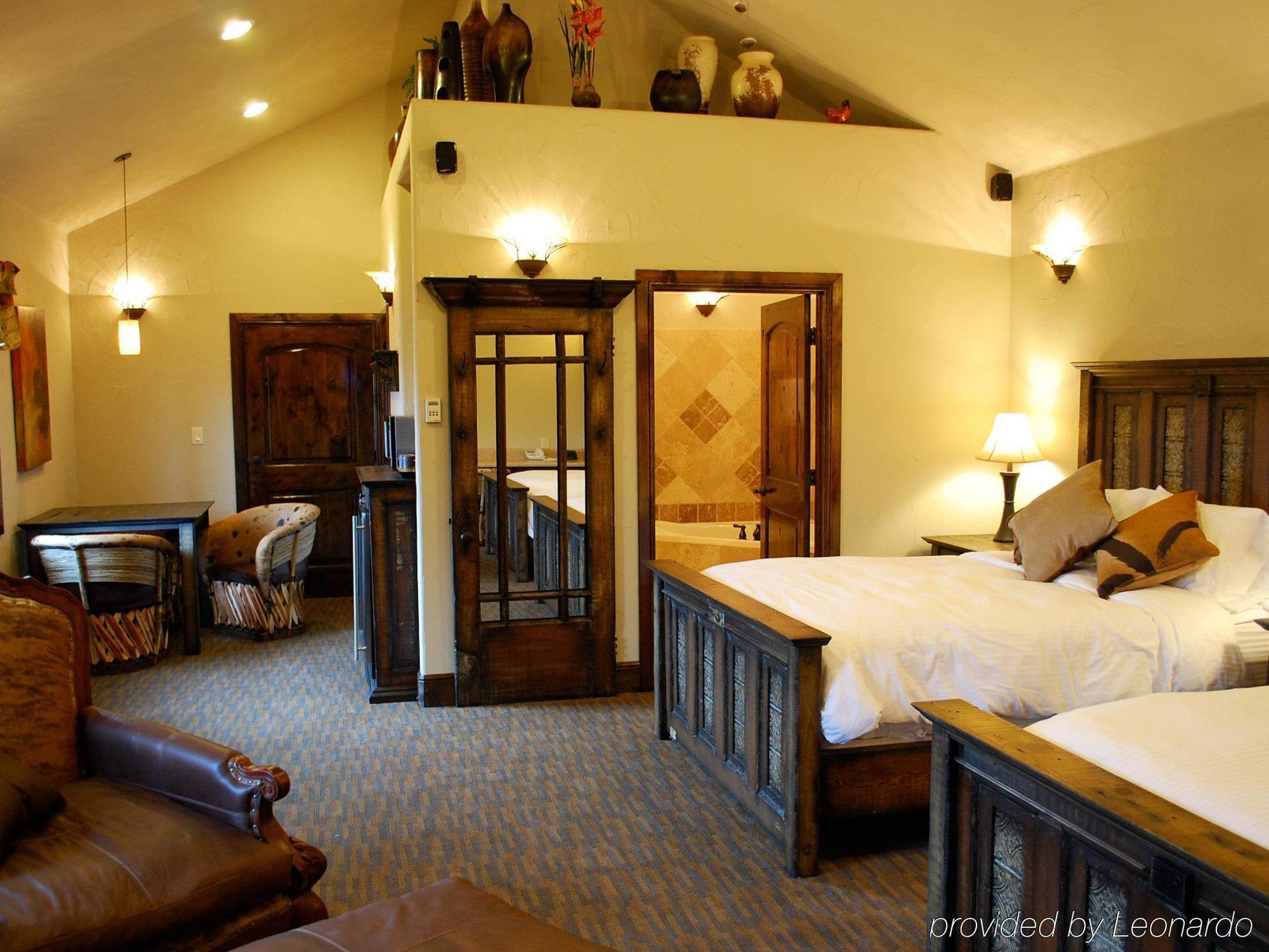 Rustic Creek Ranch Resort At North Jellystone Park Берлесон Экстерьер фото