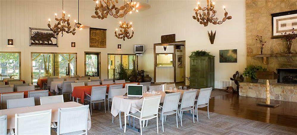 Rustic Creek Ranch Resort At North Jellystone Park Берлесон Экстерьер фото